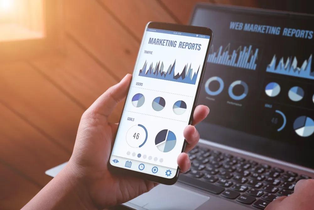 Dashboard analytics tracking campanie pixuri personalizate - scanări QR code, conversii și trafic website măsurabil